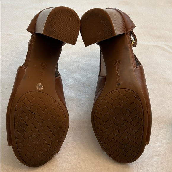 Women’s Leather Block Heel Peep Toe Shoe
little faded on the side of both shoes - Picture 7 of 8